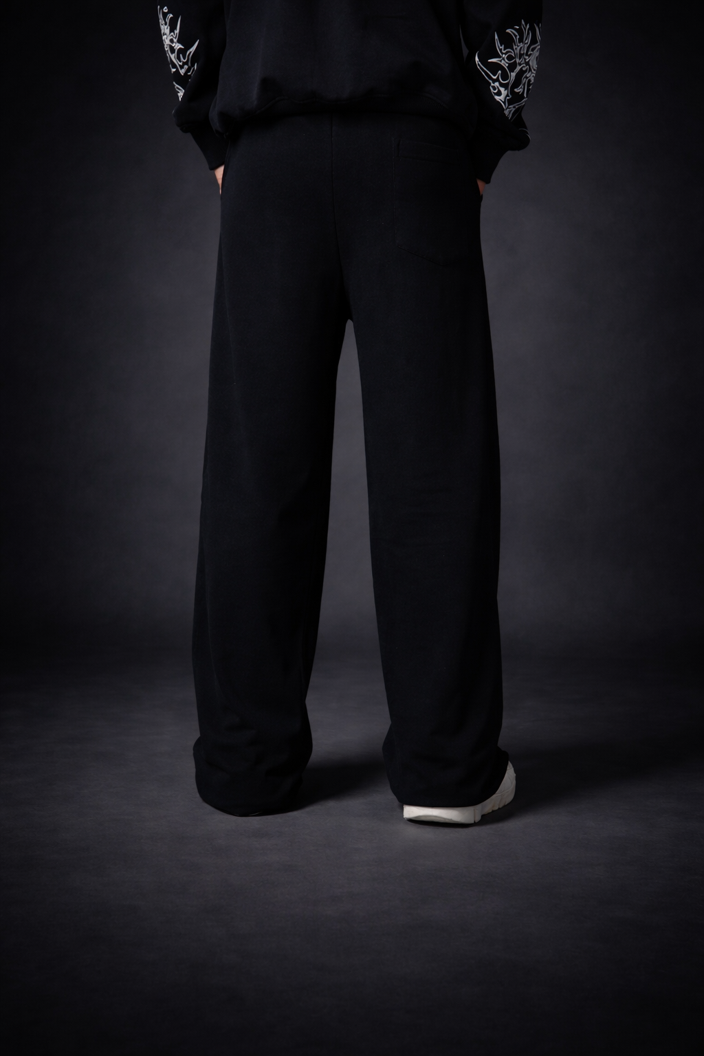 DARK FEATHER SWEATPANTS