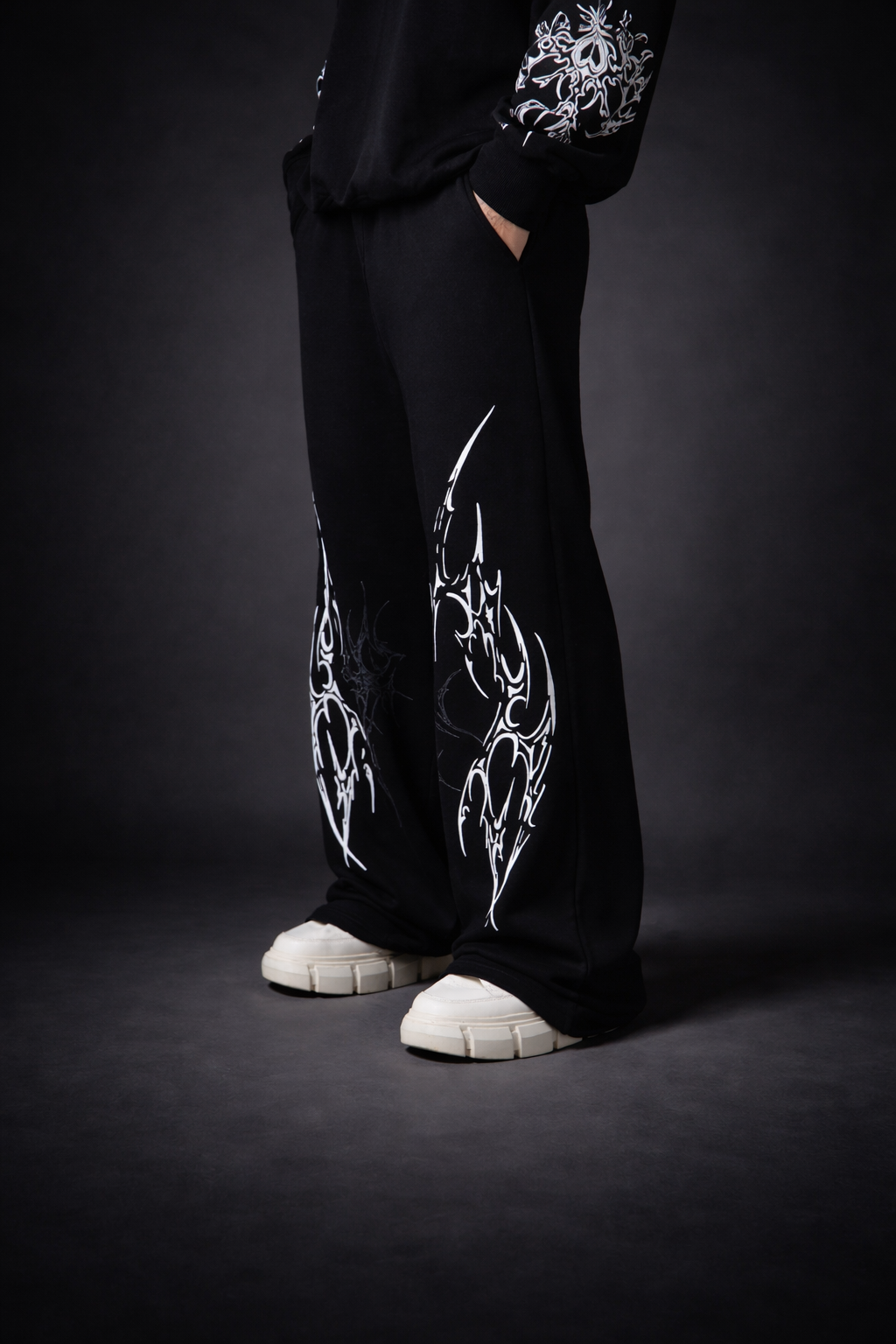 DARK FEATHER SWEATPANTS